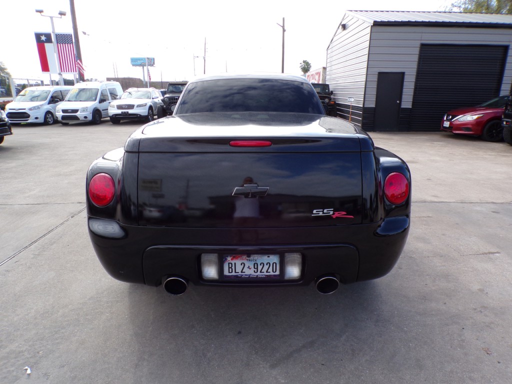 2005 Chevrolet SSR Image 10