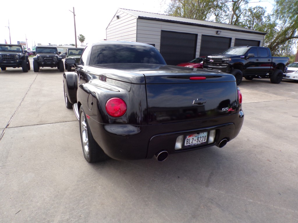 2005 Chevrolet SSR Image 11