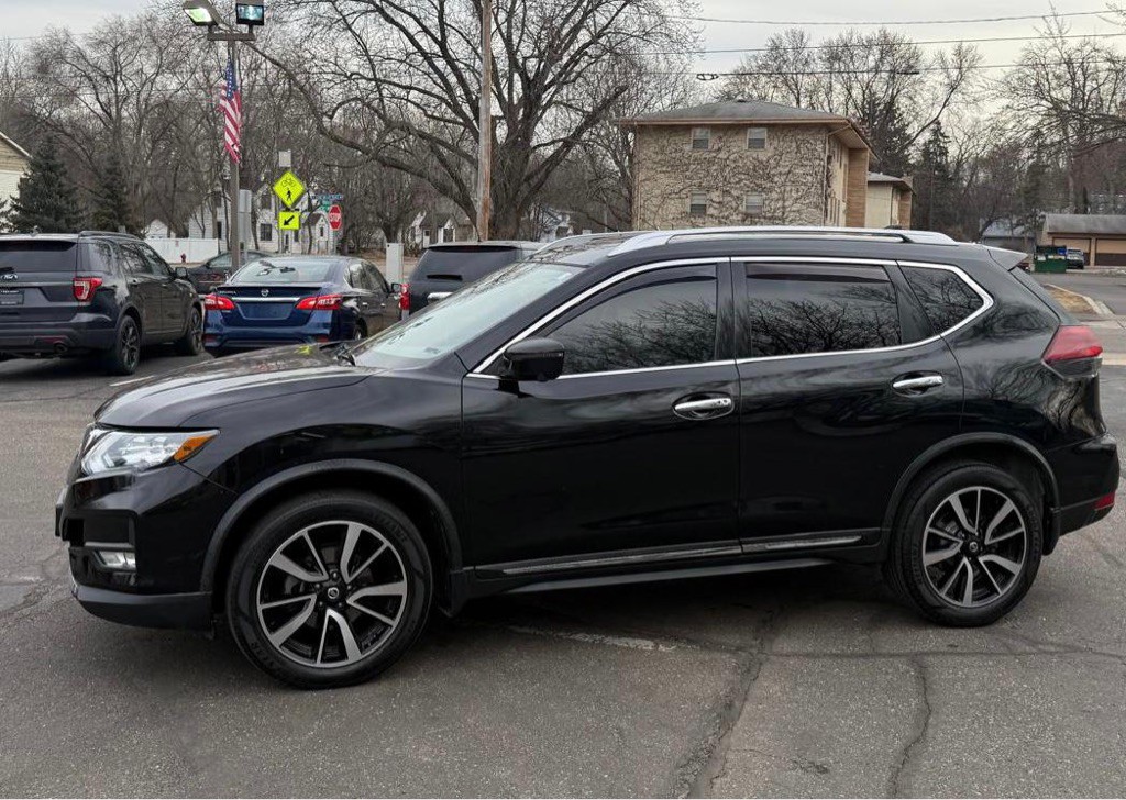 2020 Nissan Rogue Image 2