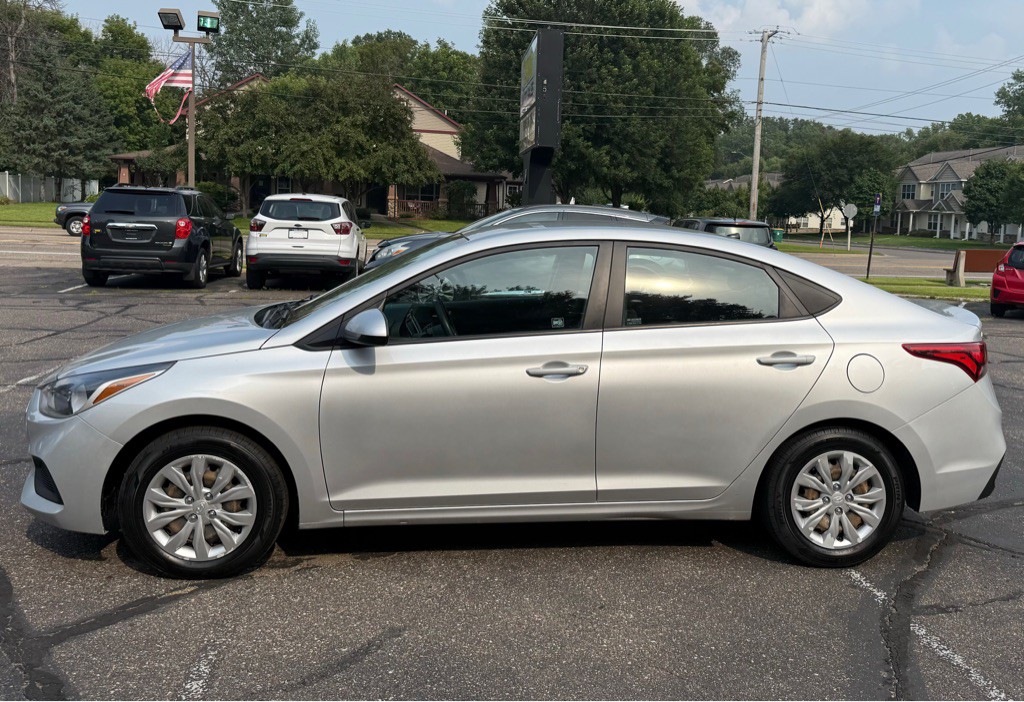 2021 Hyundai Accent Image 2