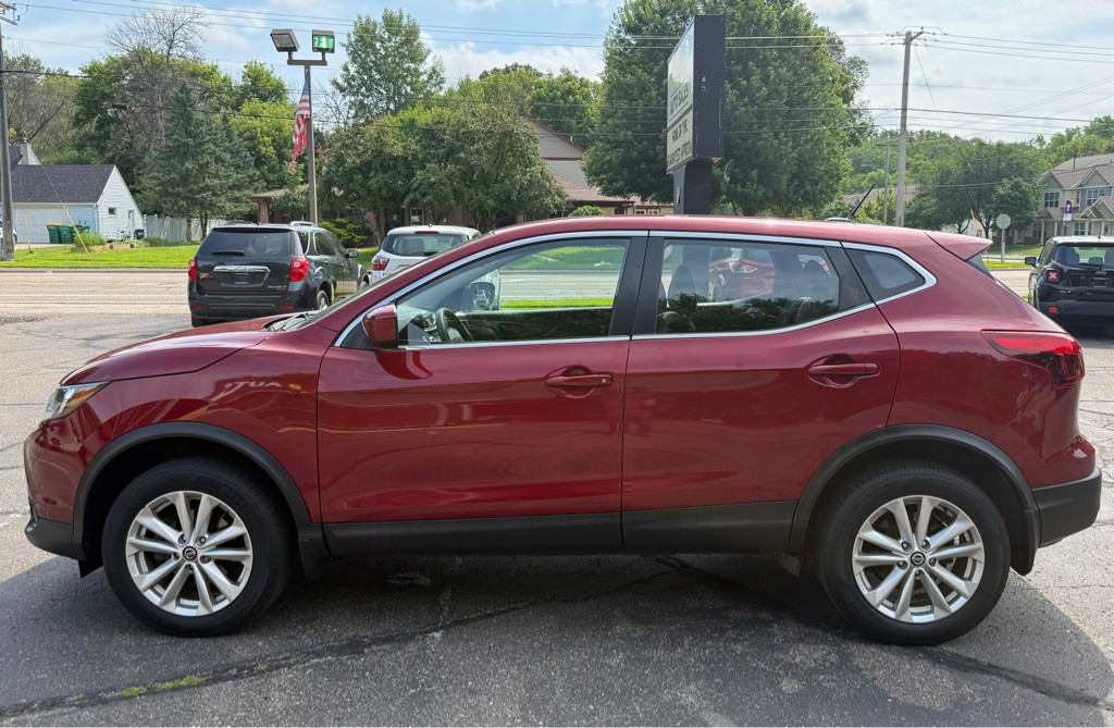 2019 Nissan Rogue Image 2