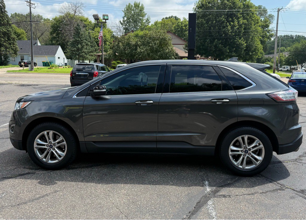 2017 Ford Edge Image 2