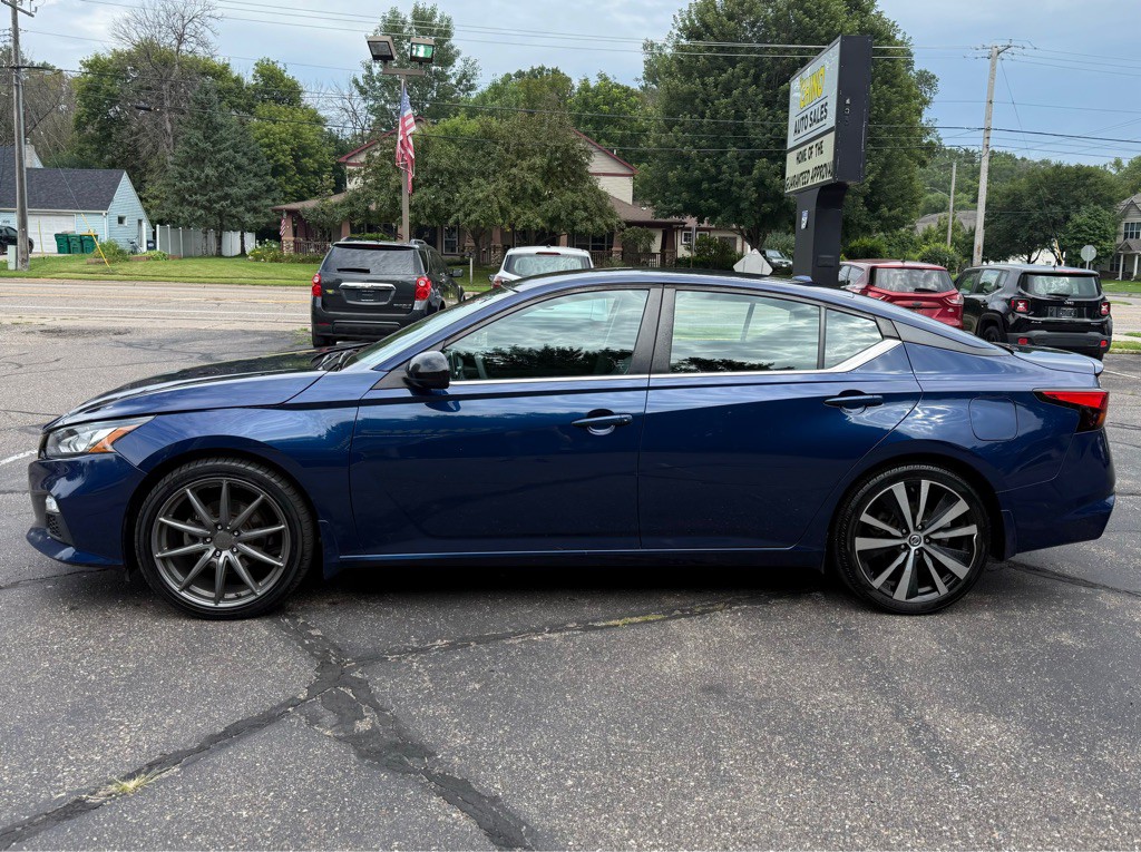 2021 Nissan Altima Image 2