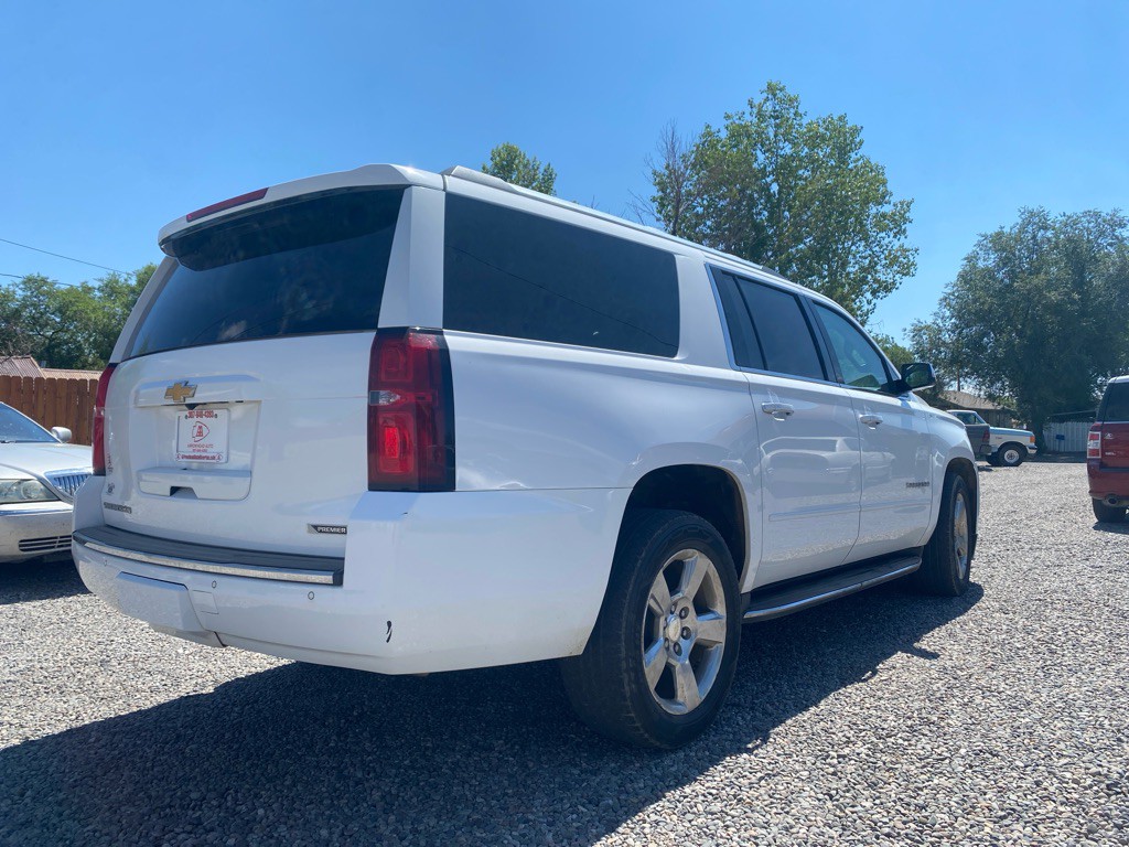 2017 Chevrolet Suburban Image 5