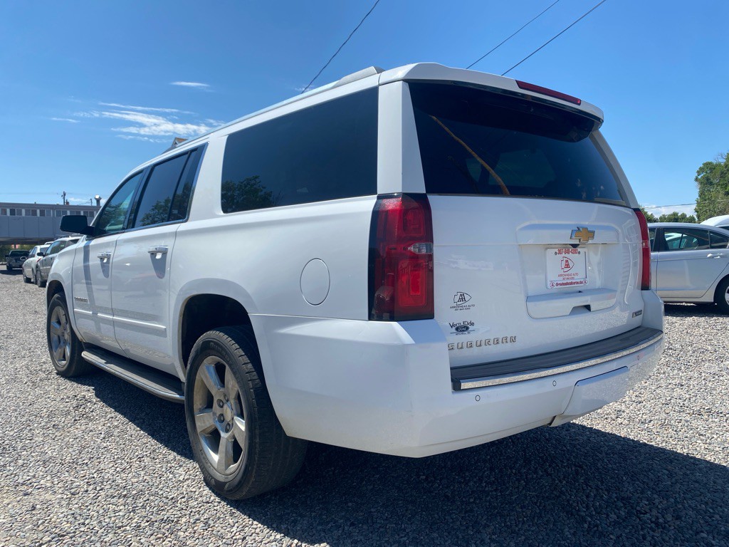 2017 Chevrolet Suburban Image 7