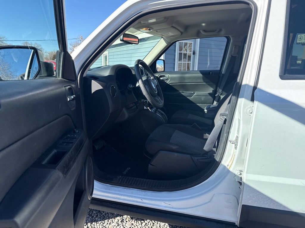 2016 Jeep Patriot Image 9
