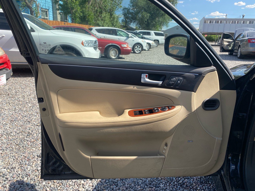 2014 Hyundai Genesis Image 11