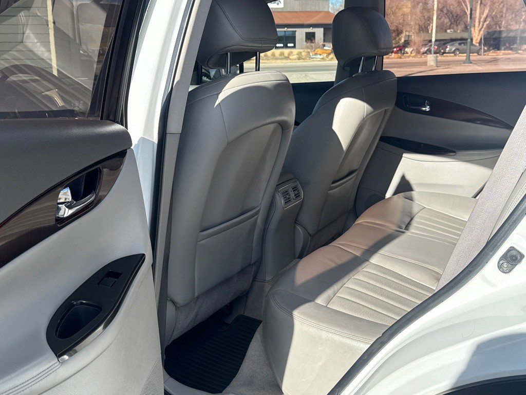 2010 INFINITI EX35 Image 8