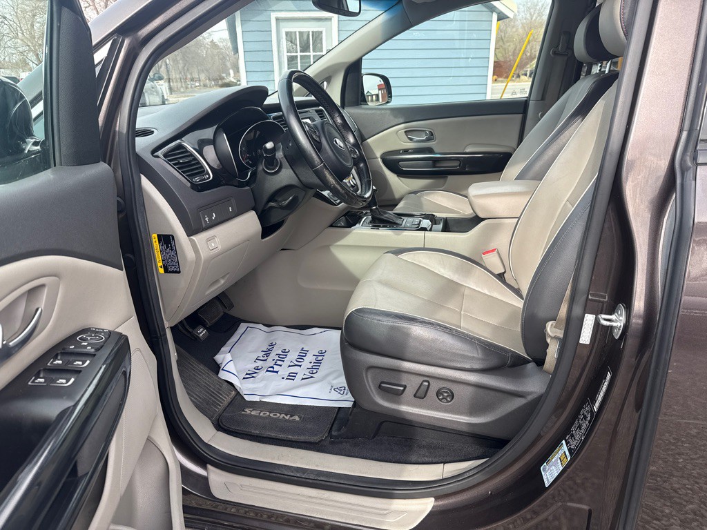 2015 Kia Sedona Image 9