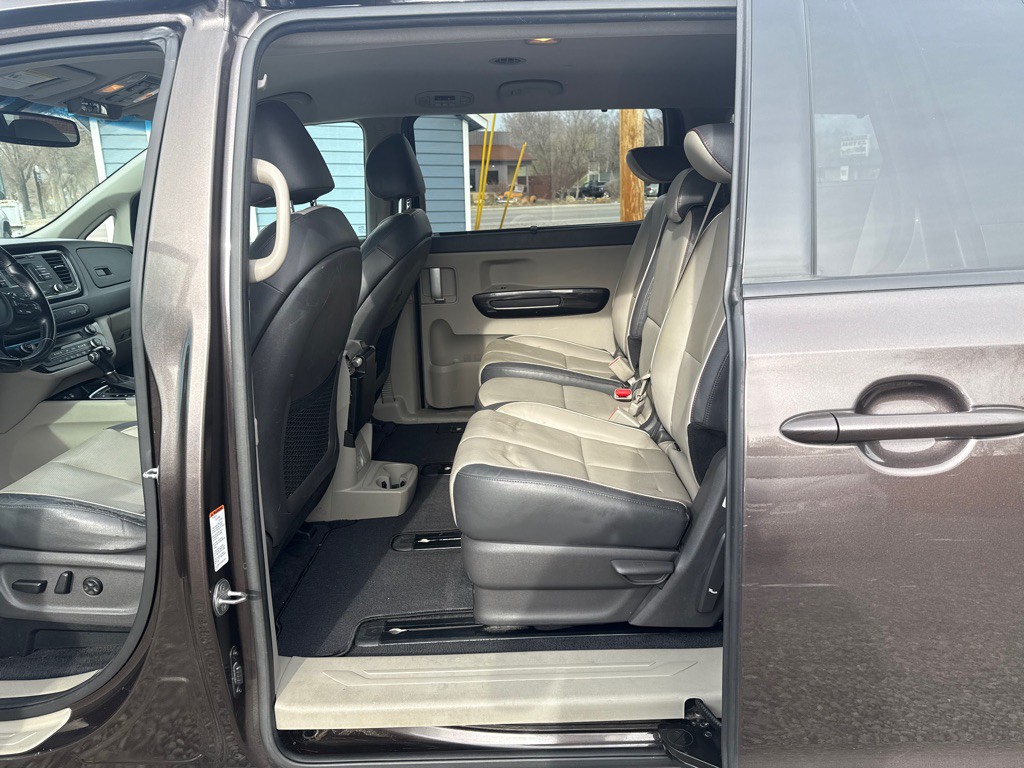 2015 Kia Sedona Image 11