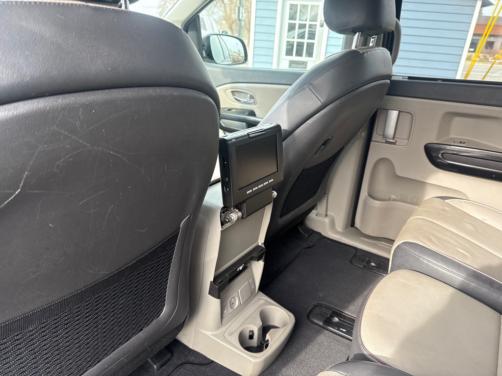 2015 Kia Sedona Image 12