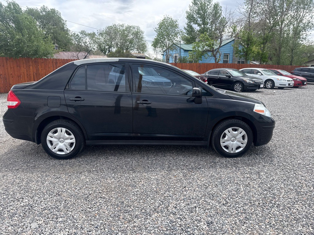 2010 Nissan Versa Image 4