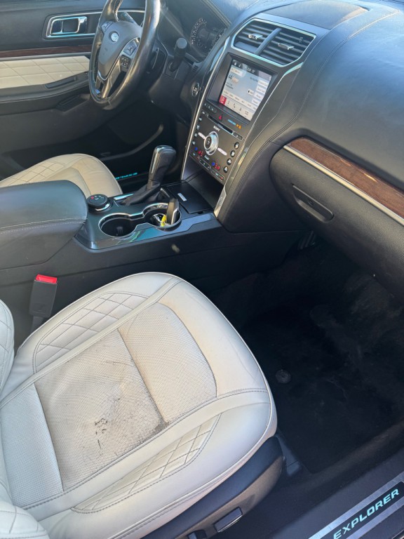 2017 Ford Explorer Image 12