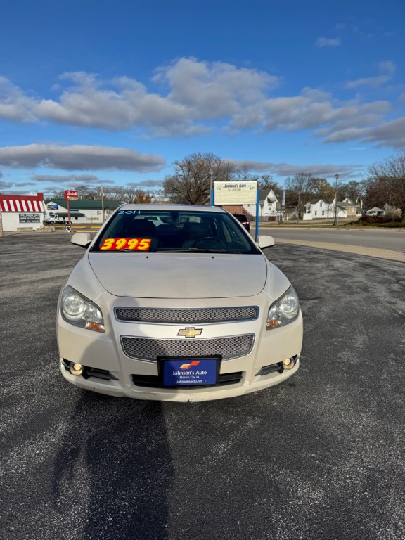 2011 Chevrolet Malibu Image 2