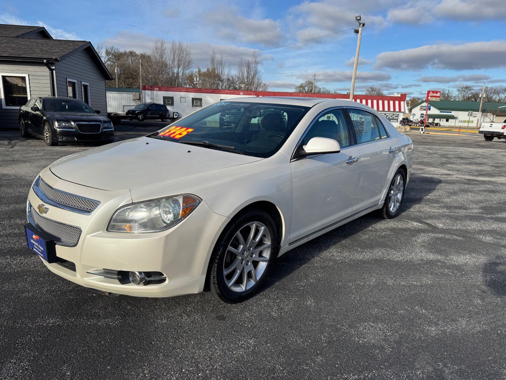 2011 Chevrolet Malibu Image 3