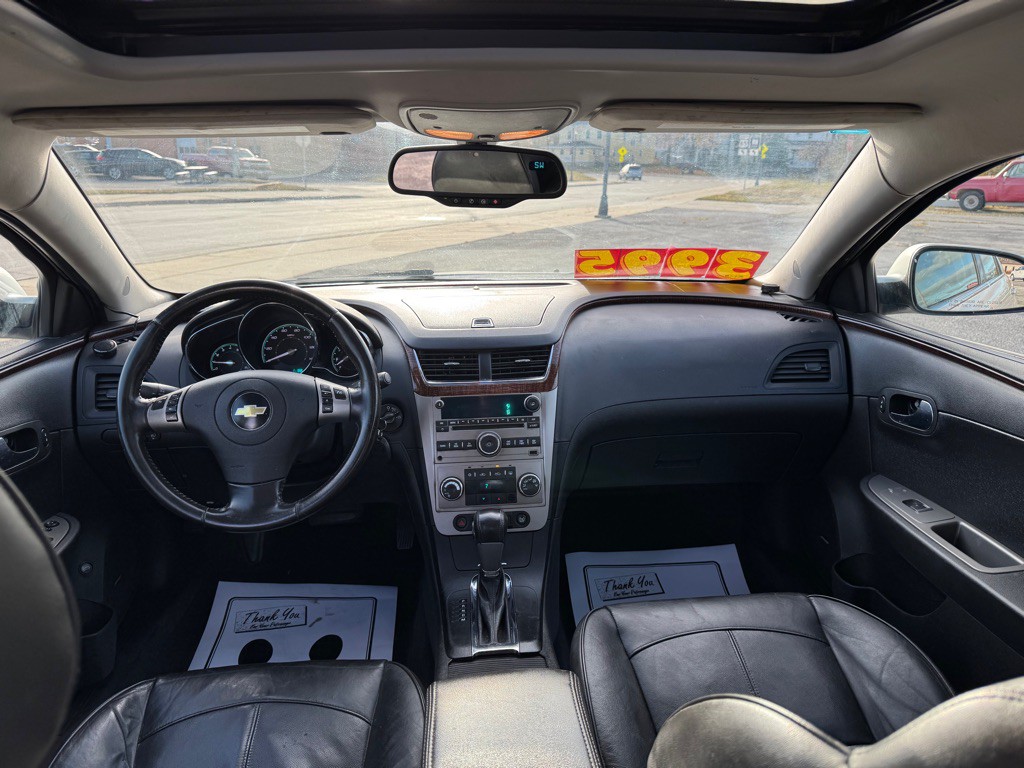 2011 Chevrolet Malibu Image 8