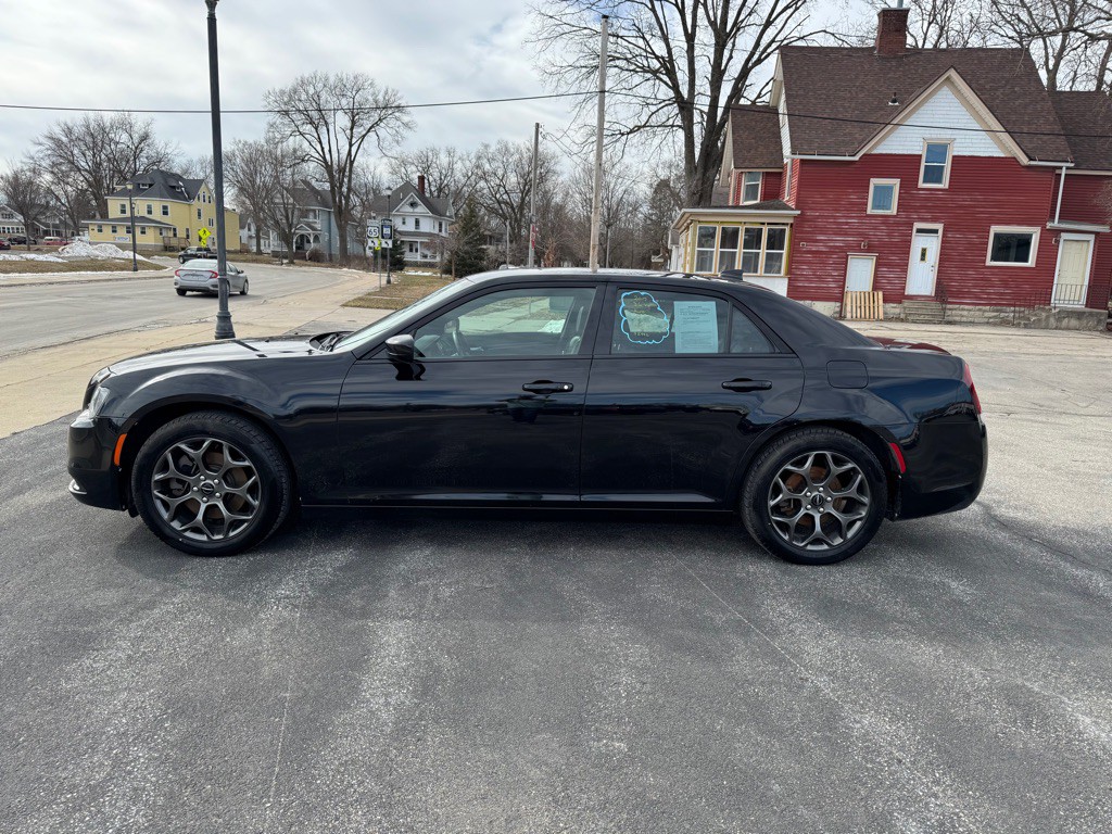 2017 Chrysler 300 Image 4