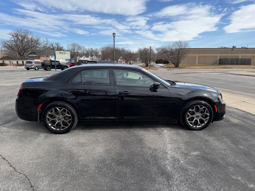 2017 Chrysler 300 Image 5