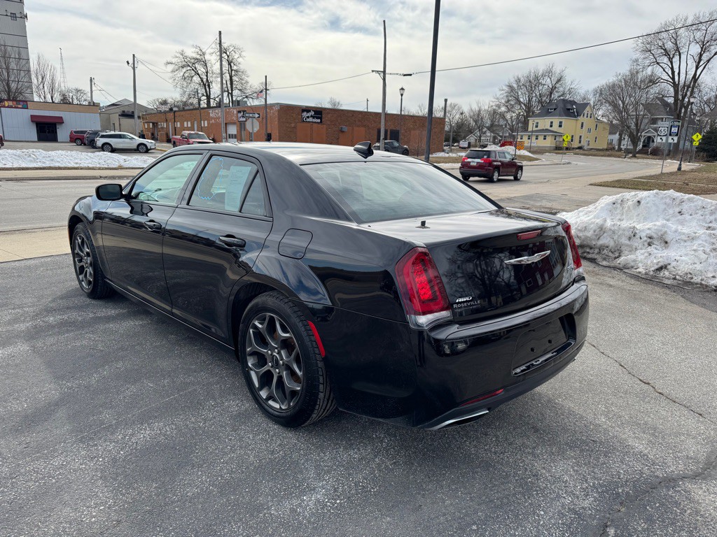 2017 Chrysler 300 Image 7