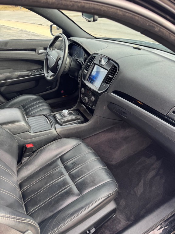 2017 Chrysler 300 Image 10