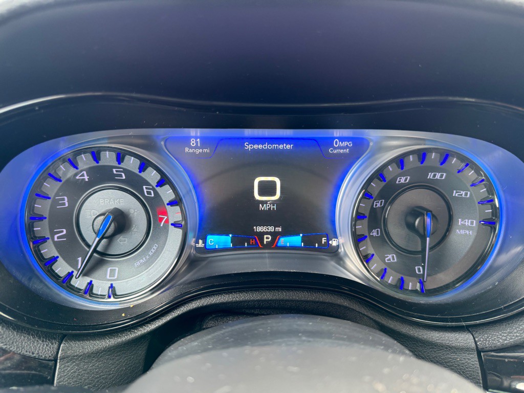 2017 Chrysler 300 Image 11