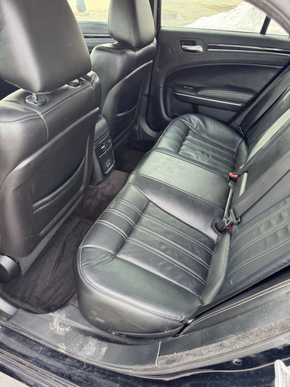 2017 Chrysler 300 Image 14