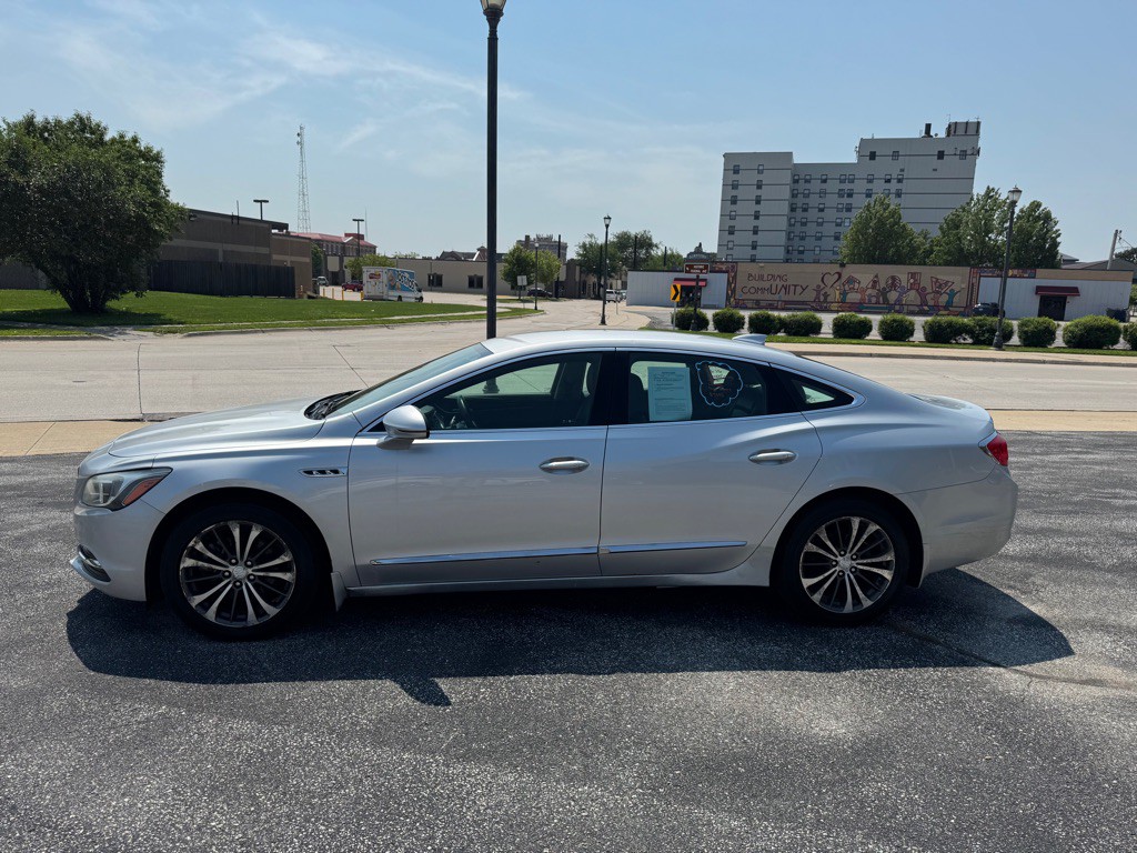 2017 Buick Lacrosse Image 4