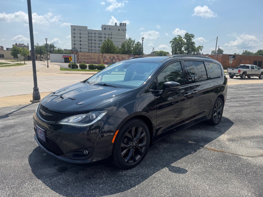 2019 Chrysler Pacifica Image 3