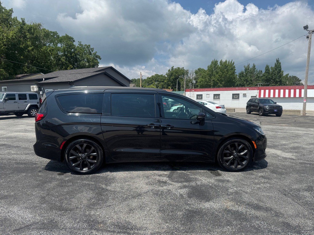 2019 Chrysler Pacifica Image 4