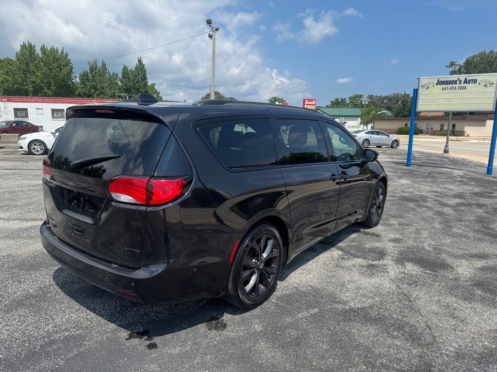2019 Chrysler Pacifica Image 7