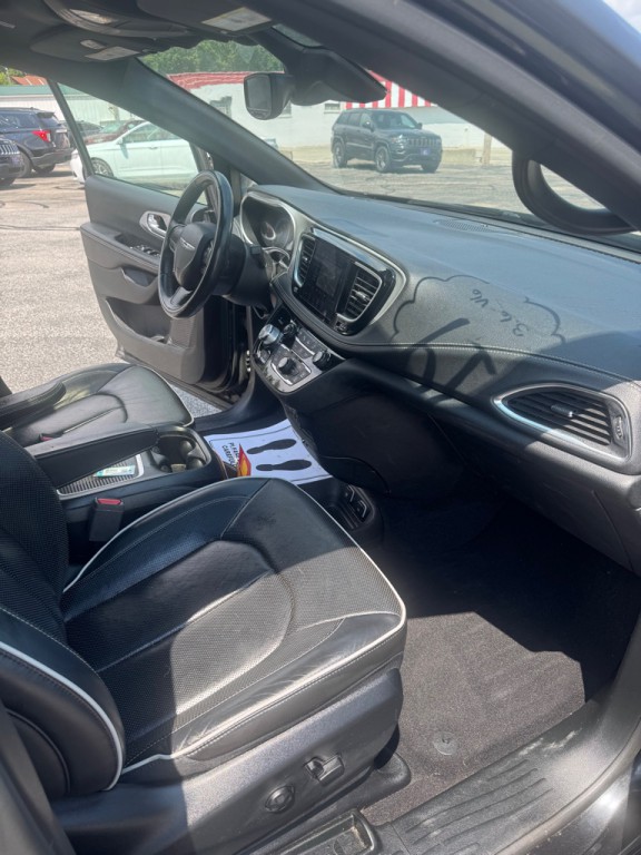 2019 Chrysler Pacifica Image 8