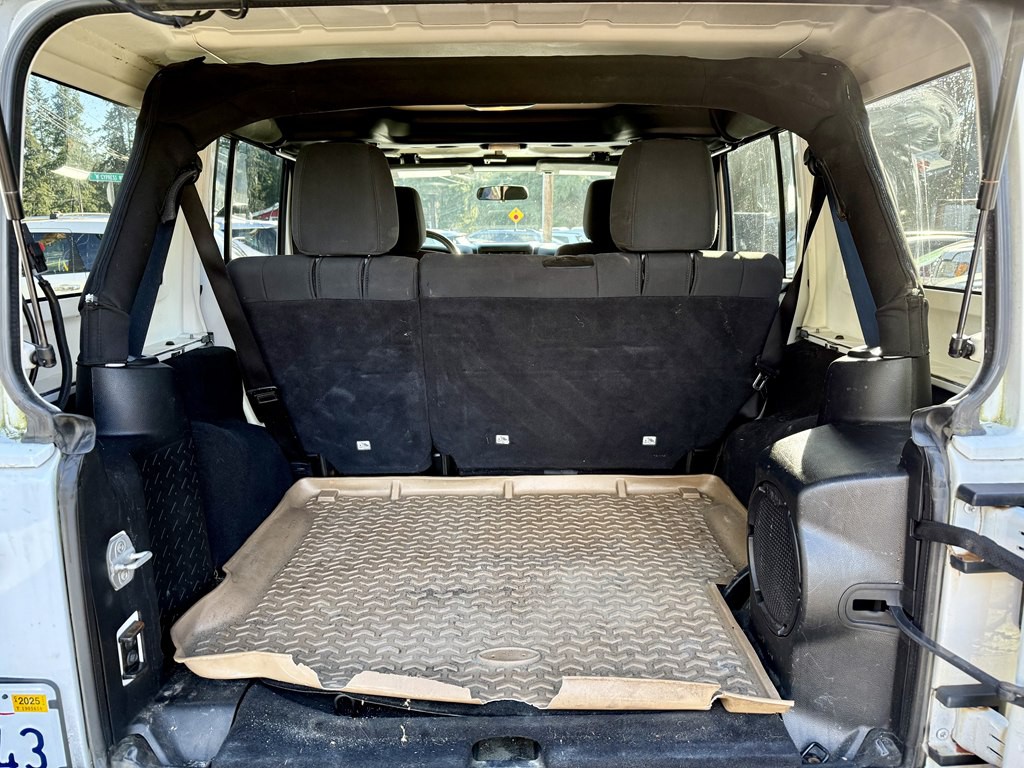 2012 Jeep Wrangler Unlimited Image 13