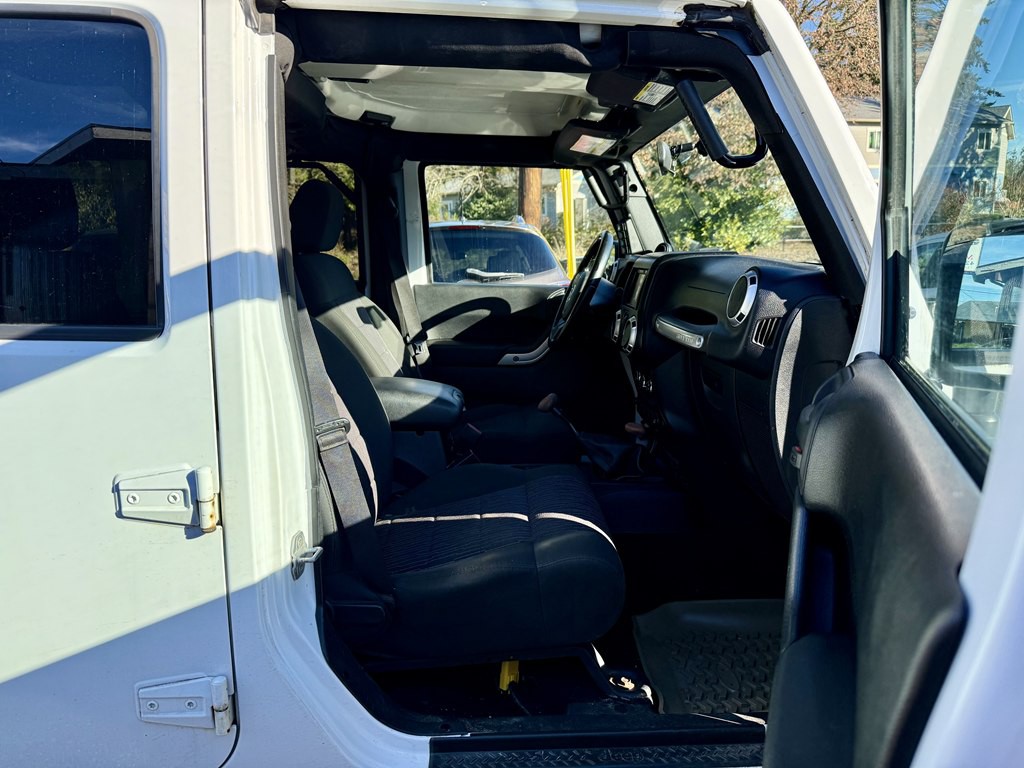 2012 Jeep Wrangler Unlimited Image 15