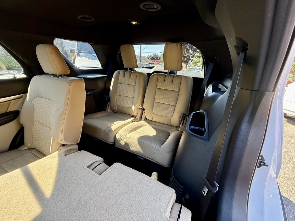 2017 Ford Explorer Image 12