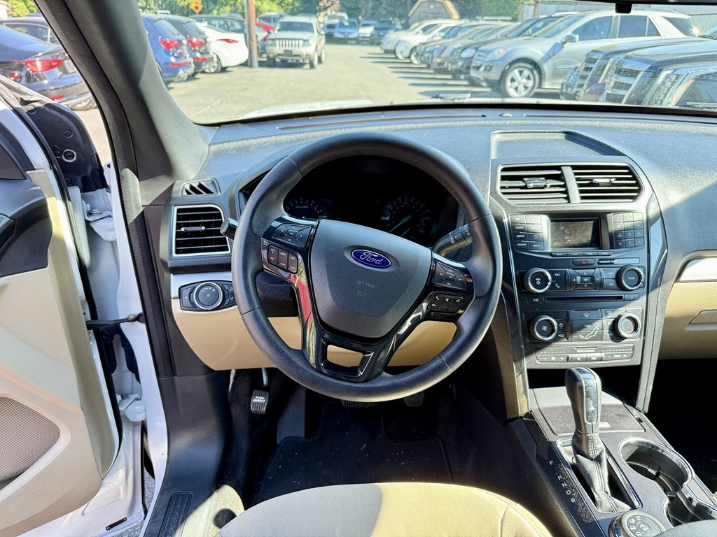 2017 Ford Explorer Image 18