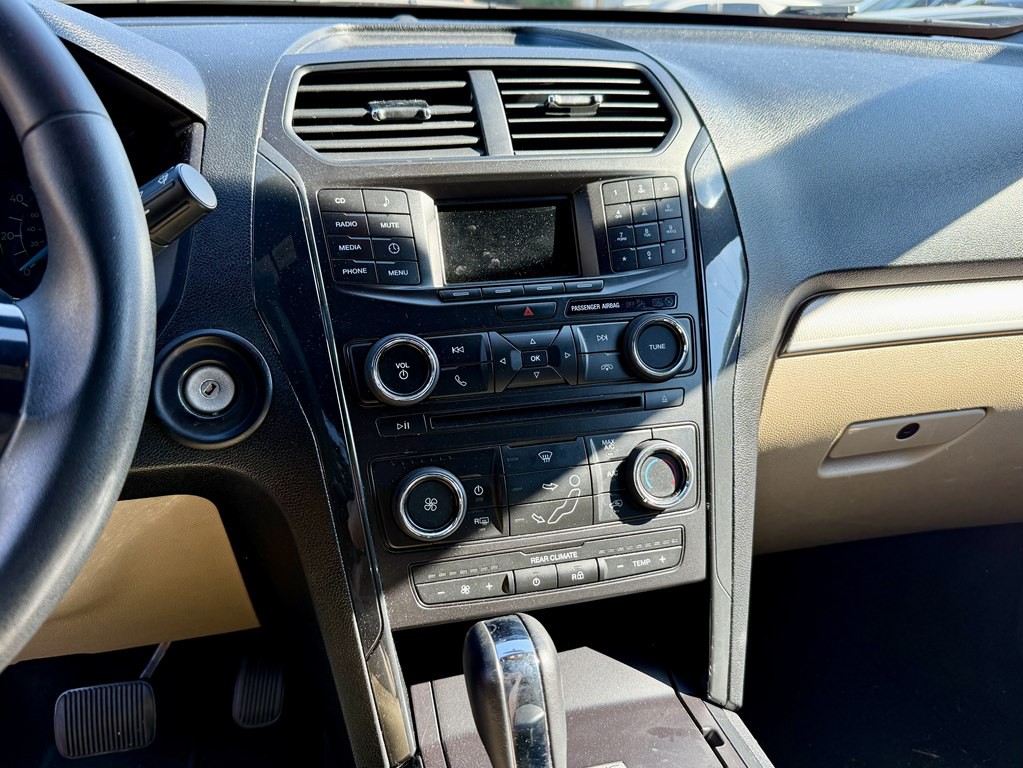 2017 Ford Explorer Image 21