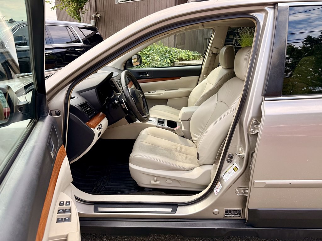 2014 Subaru Outback Image 10