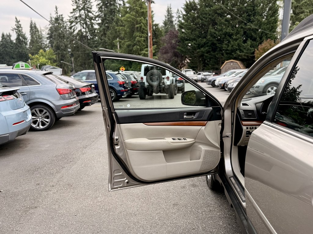 2014 Subaru Outback Image 24