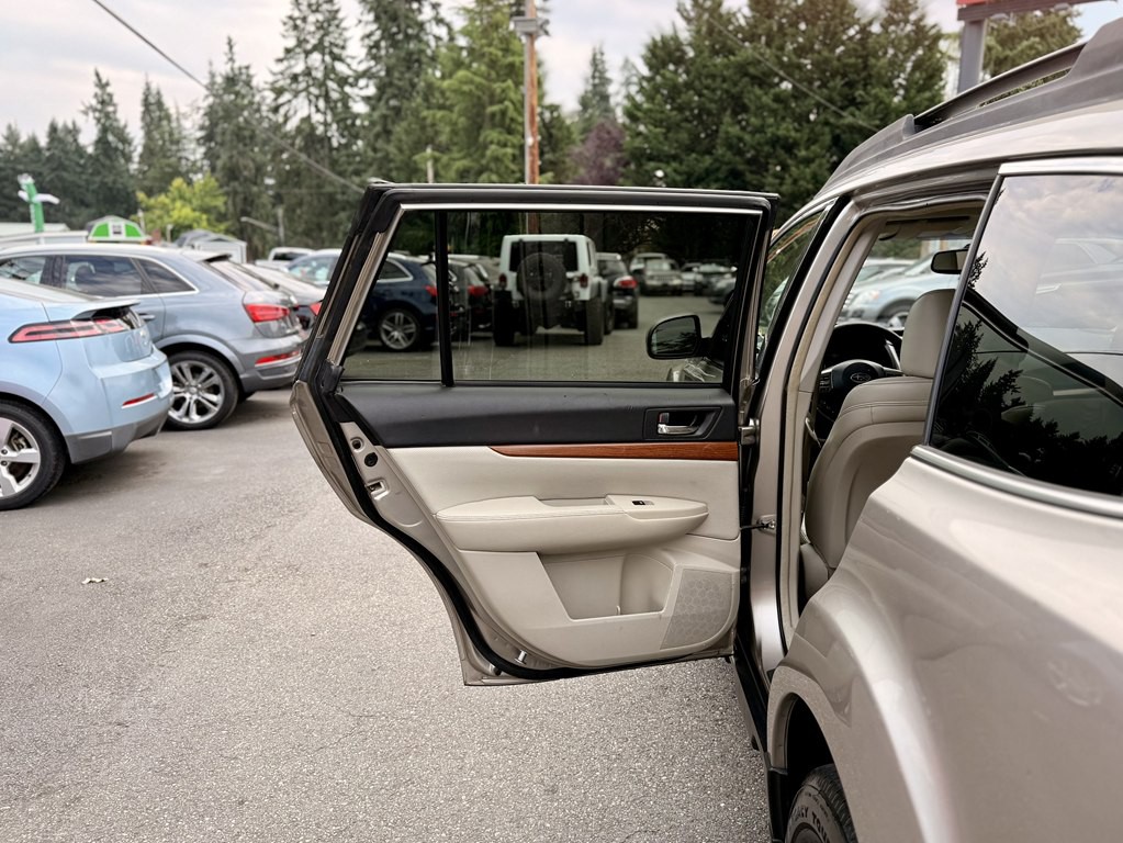 2014 Subaru Outback Image 25