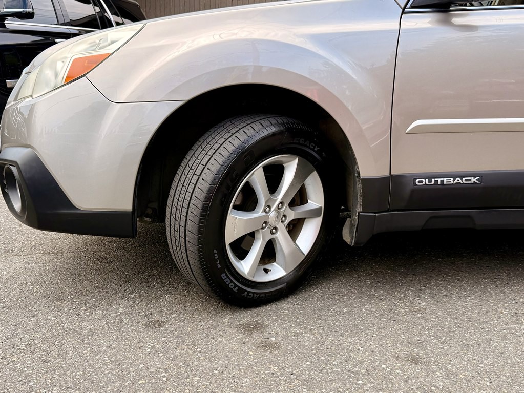 2014 Subaru Outback Image 28