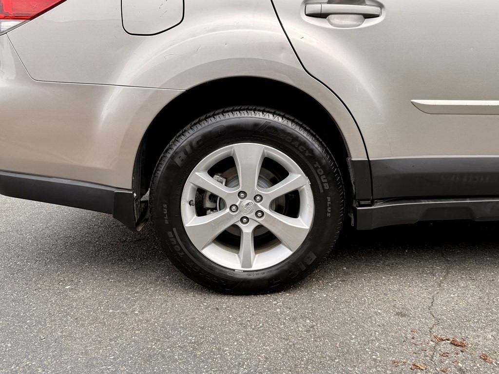 2014 Subaru Outback Image 30
