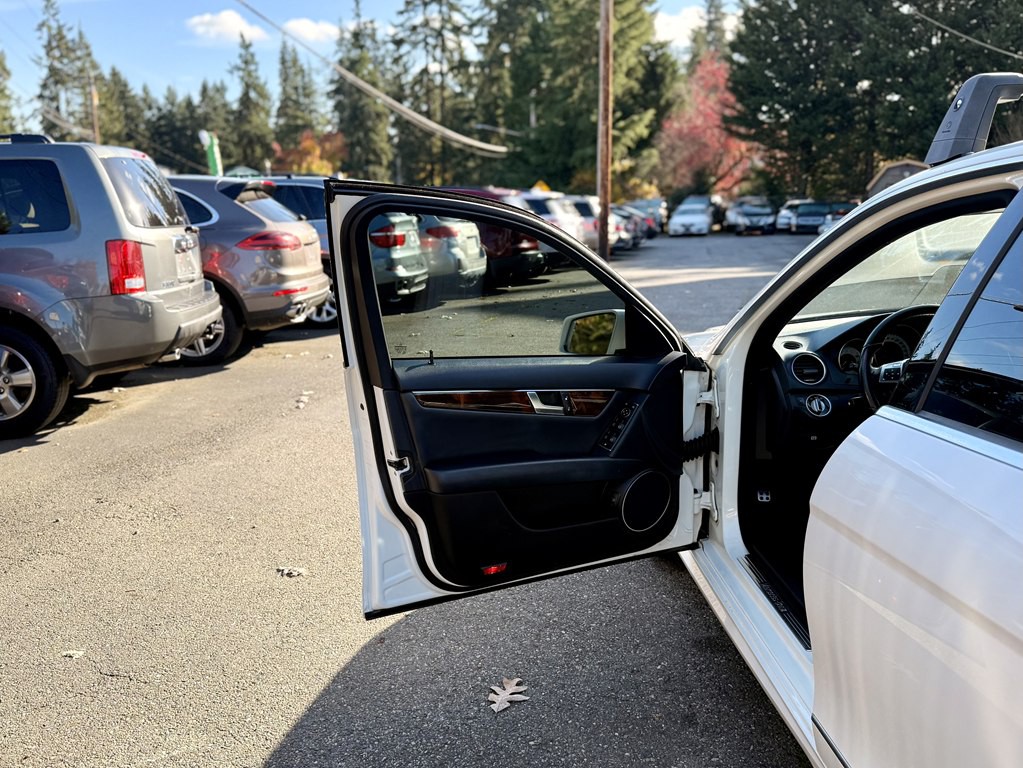 2012 Mercedes-Benz C-Class Image 23