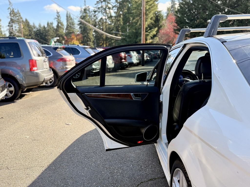 2012 Mercedes-Benz C-Class Image 24