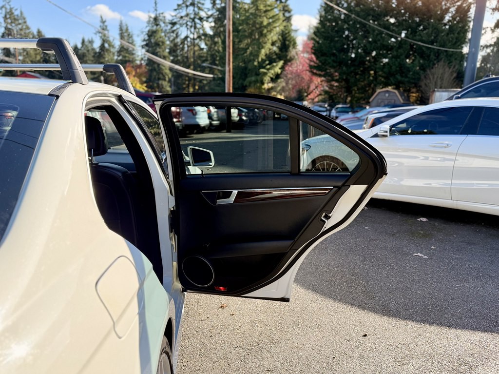 2012 Mercedes-Benz C-Class Image 25