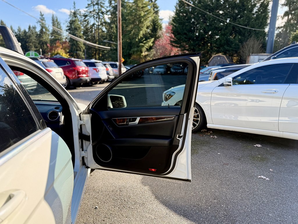 2012 Mercedes-Benz C-Class Image 26