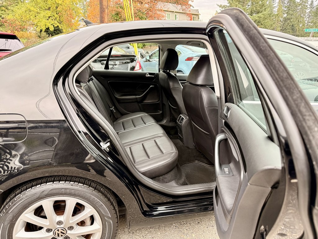 2010 Volkswagen Jetta Image 13