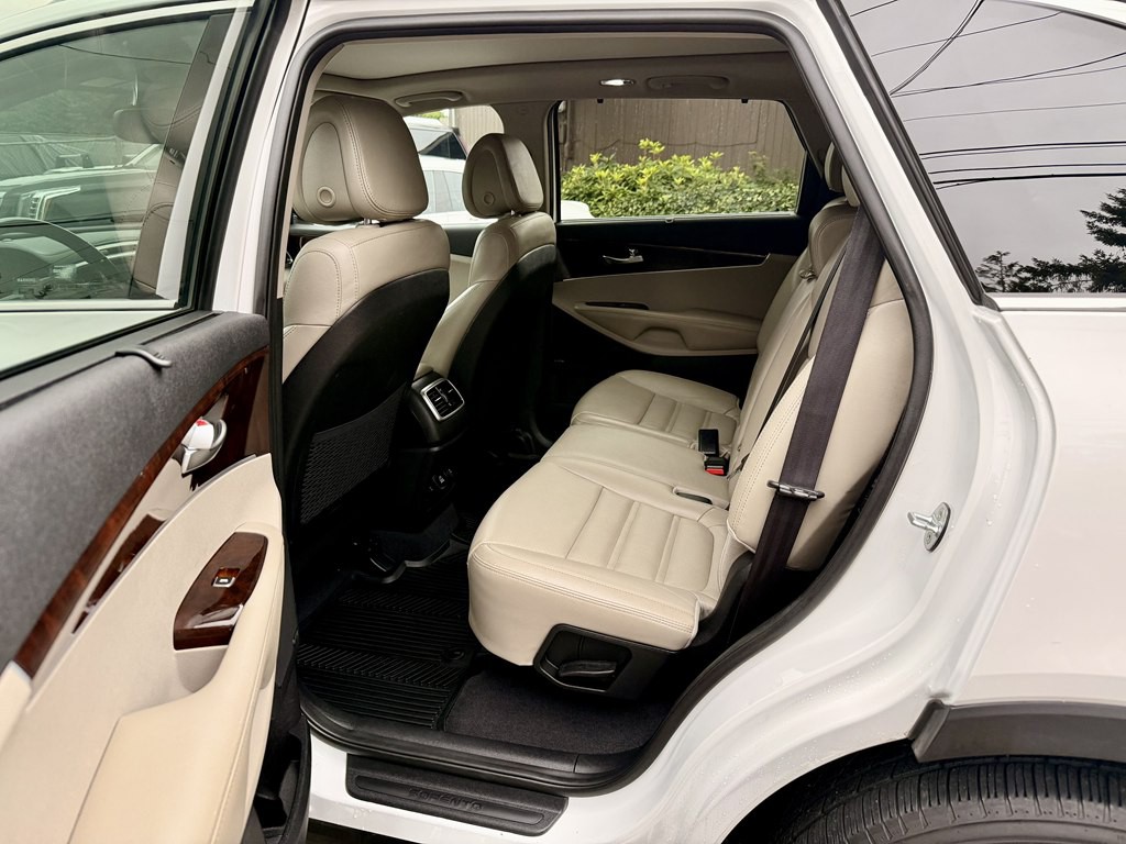 2016 Kia Sorento Image 11