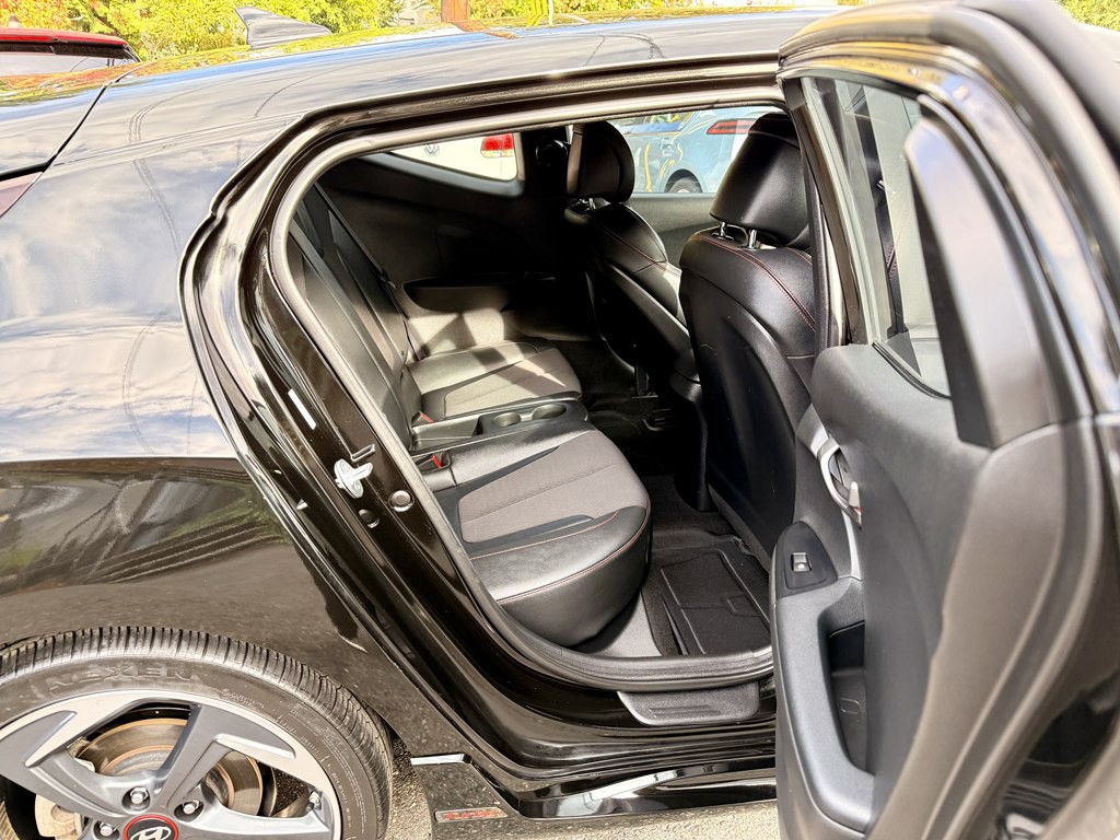 2020 Hyundai Veloster Image 12