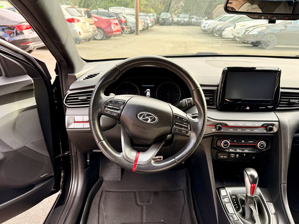 2020 Hyundai Veloster Image 16