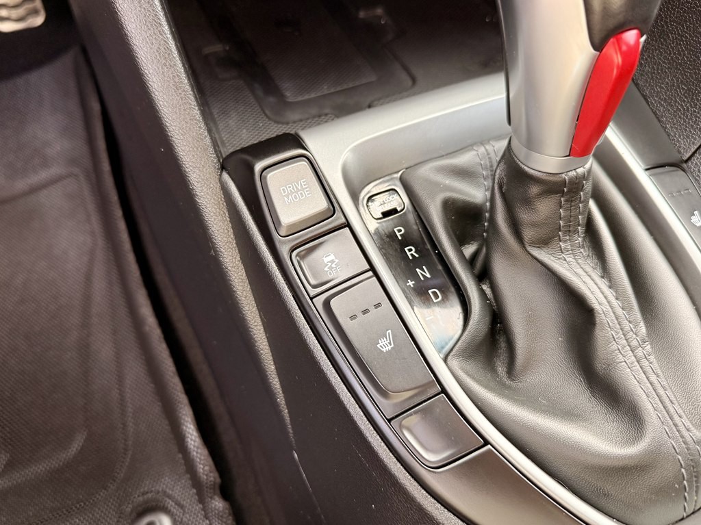 2020 Hyundai Veloster Image 21